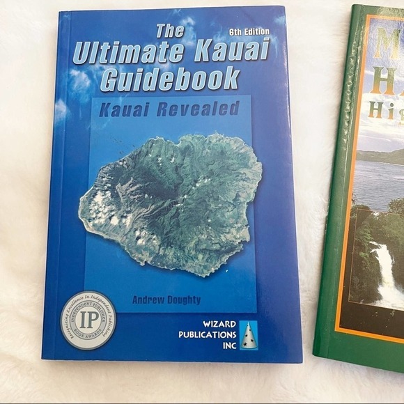 The Ultimate Kauai Guidebook 1995 & Maui's Hana Highway Book Bundle - Picture 2 of 13